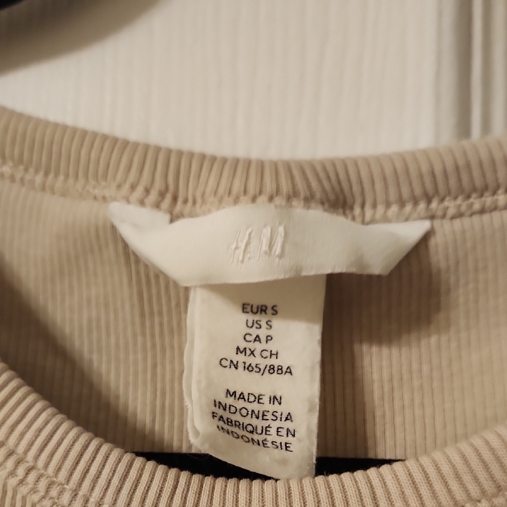 Beige Ribbed Crop Top - Picture 2 of 3